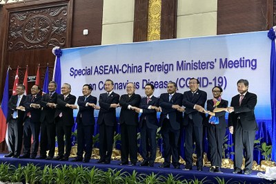 Hình minh hoạ. Ngoại trưởng Trung Quốc Vương Nghị chụp hình cùng Ngoại trưởng các nước ASEAN tại Thượng đỉnh ASEAN - Trung Quốc ở Vientiane, Lào hôm 20/2/2020