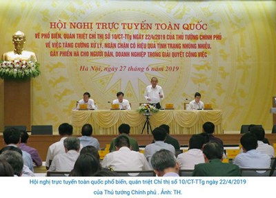 Ảnh minh họa. Phó Thủ tướng Thường trực Chính phủ Trương Hòa Bình (người đứng) yêu cầu tình trạng “tham nhũng vặt” ở Việt Nam cần phải sớm chấm dứt, tại một hội nghị diễn ra ngày 27/6/2019.