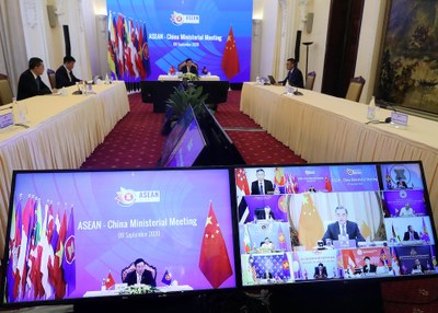 Hình minh hoạ. Phó Thủ tướng kiêm Bộ trưởng Ngoại giao Phạm Bình Minh và Ngoại trưởng Vương Nghị của Trung Quốc tại hội các ngoại trưởng ASEAN - Trung Quốc hôm 9/9/2020 ở Hà Nội 